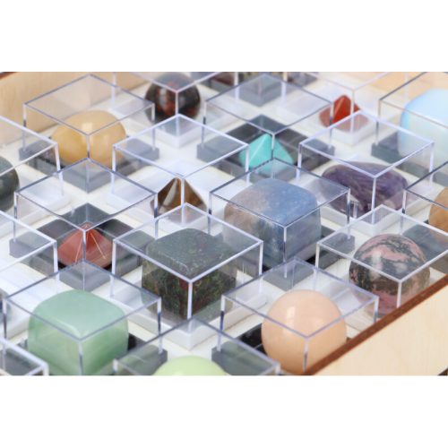 Figurás Ásványgyűjtemény, 24 db-os, műanyag dobozokban, fatartóban