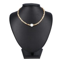   Potátó, színezett, sárgás drapp színű tenyésztett gyöngy nyaklánc, kerek gyöngyházzal 