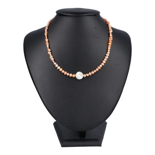 Potátó, színezett, narancs színű tenyésztett gyöngy nyaklánc, kerek gyöngyházzal 40 cm